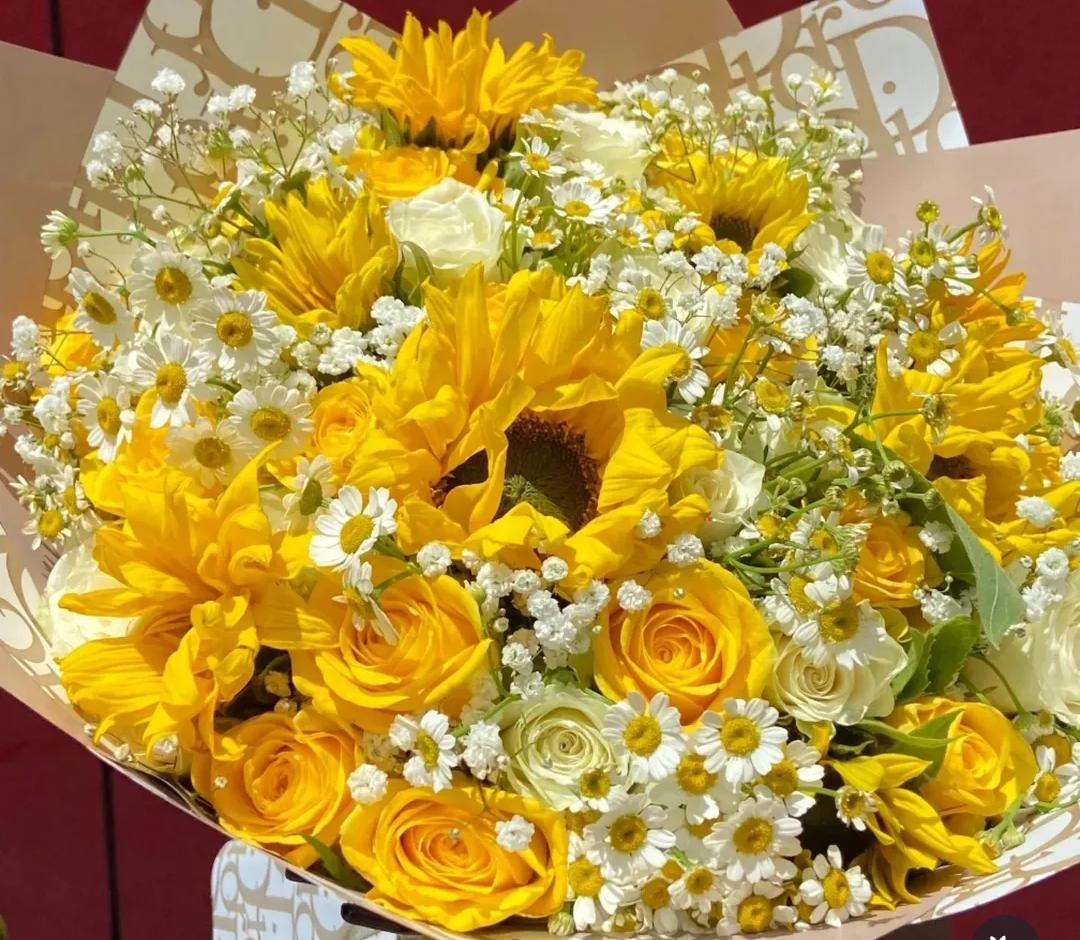db3a095a390b4868bfdfded3e5ed7d0f Graduation Sunflower Bouquet in Nairobi